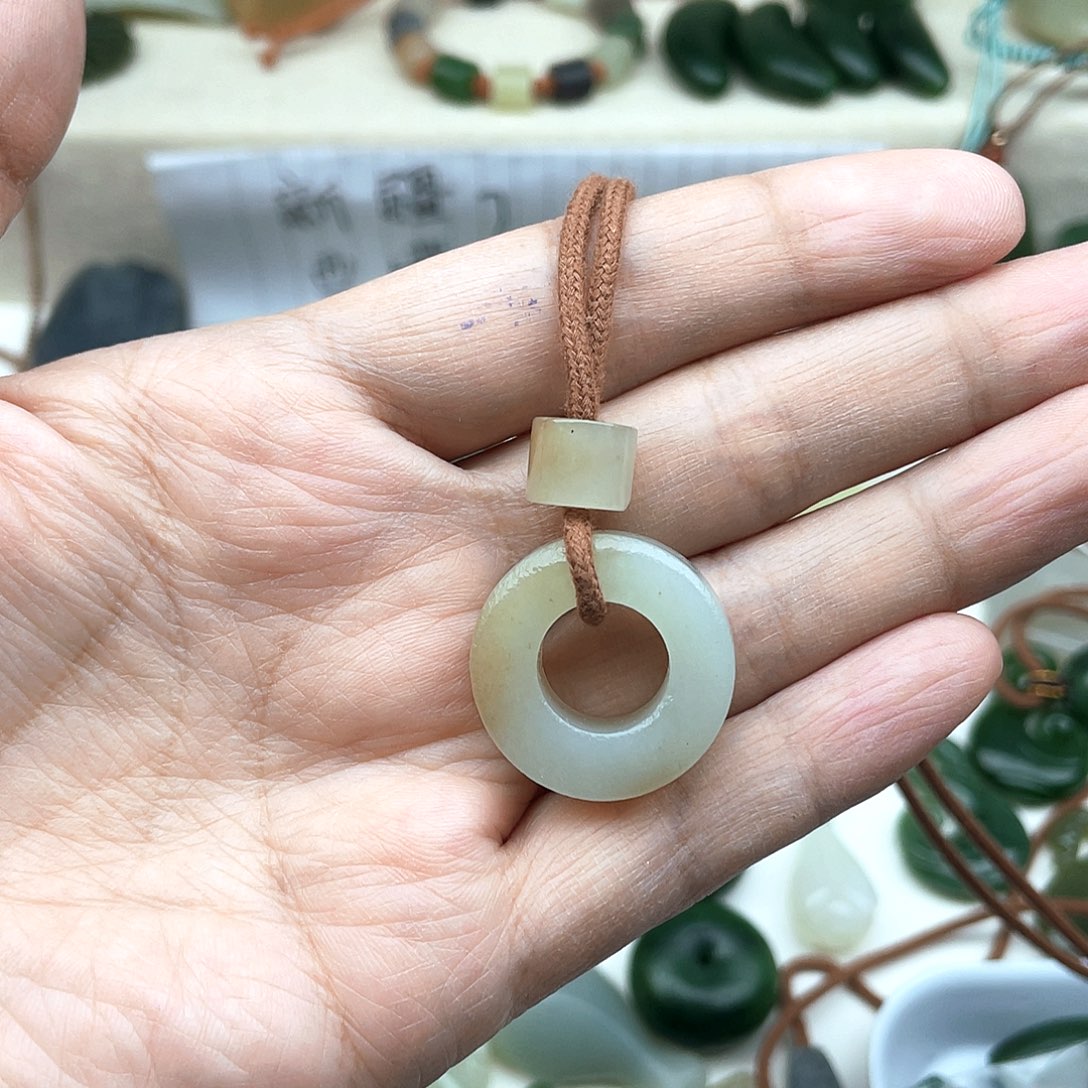 颈饰未镶嵌和田玉超**年