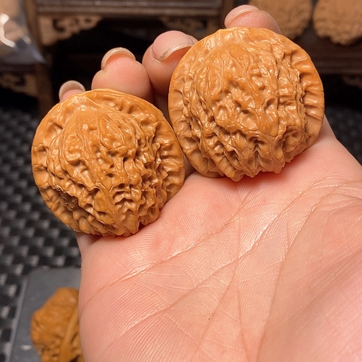 吊坠文玩核桃血麒麟，边38