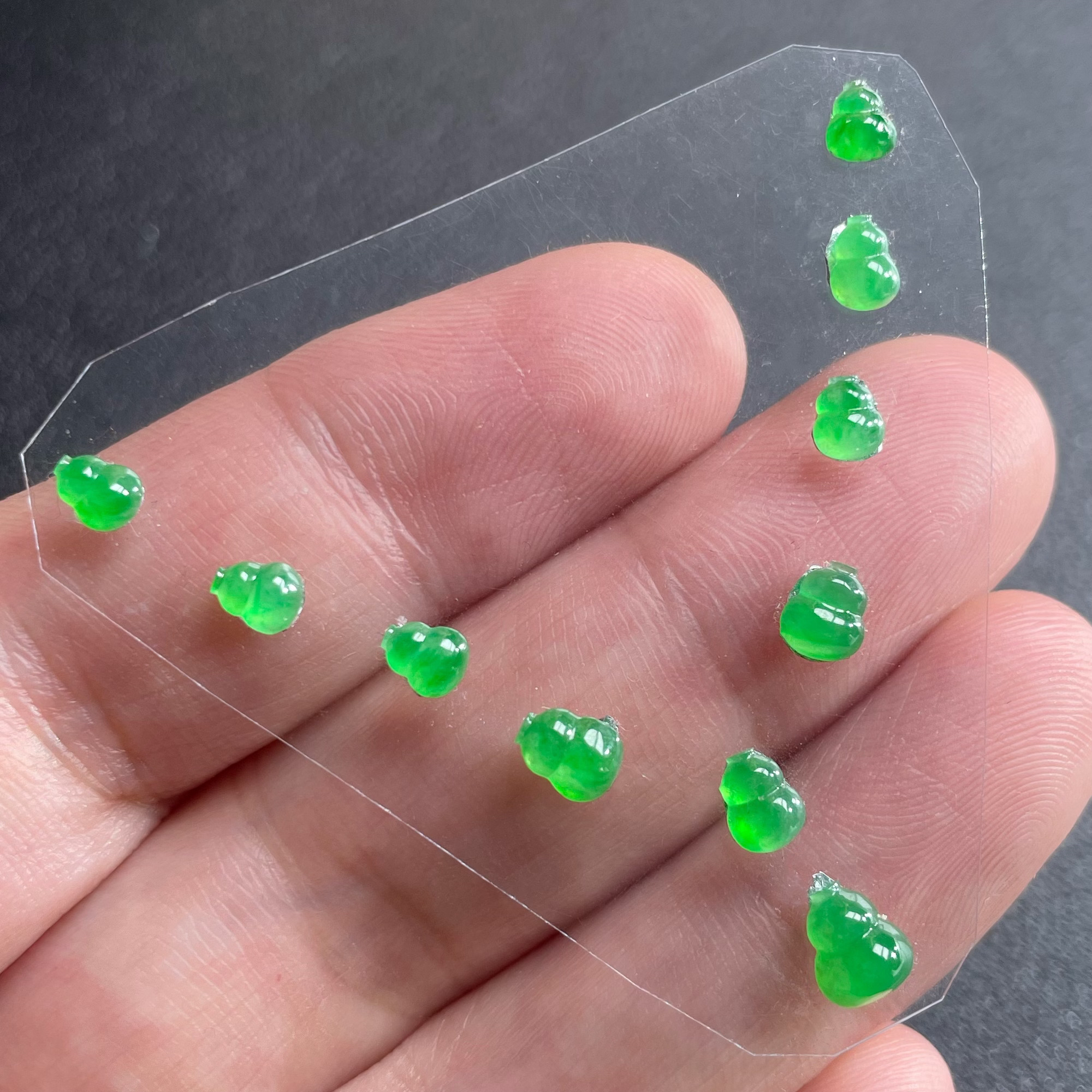 天然缅甸翡翠a货冰绿葫芦一手10颗（大6.3/5.3/3.6，小4.6/3.7/2.4）