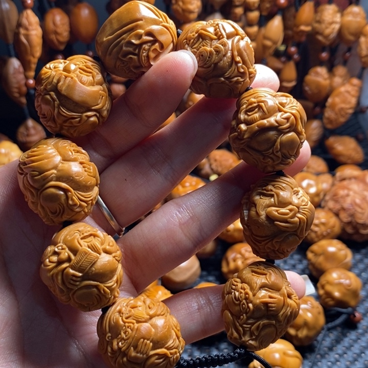 吊坠橄榄核八方财神