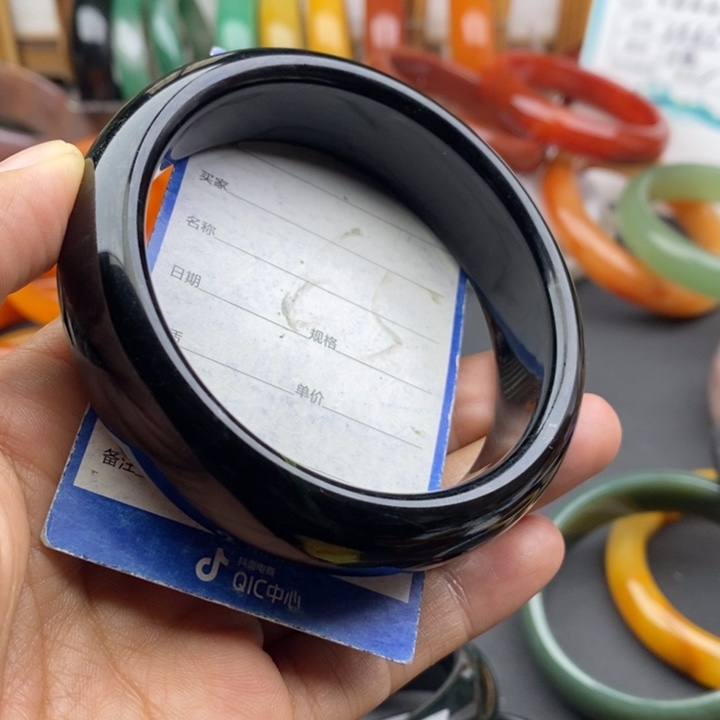 未镶嵌手镯石英质玉