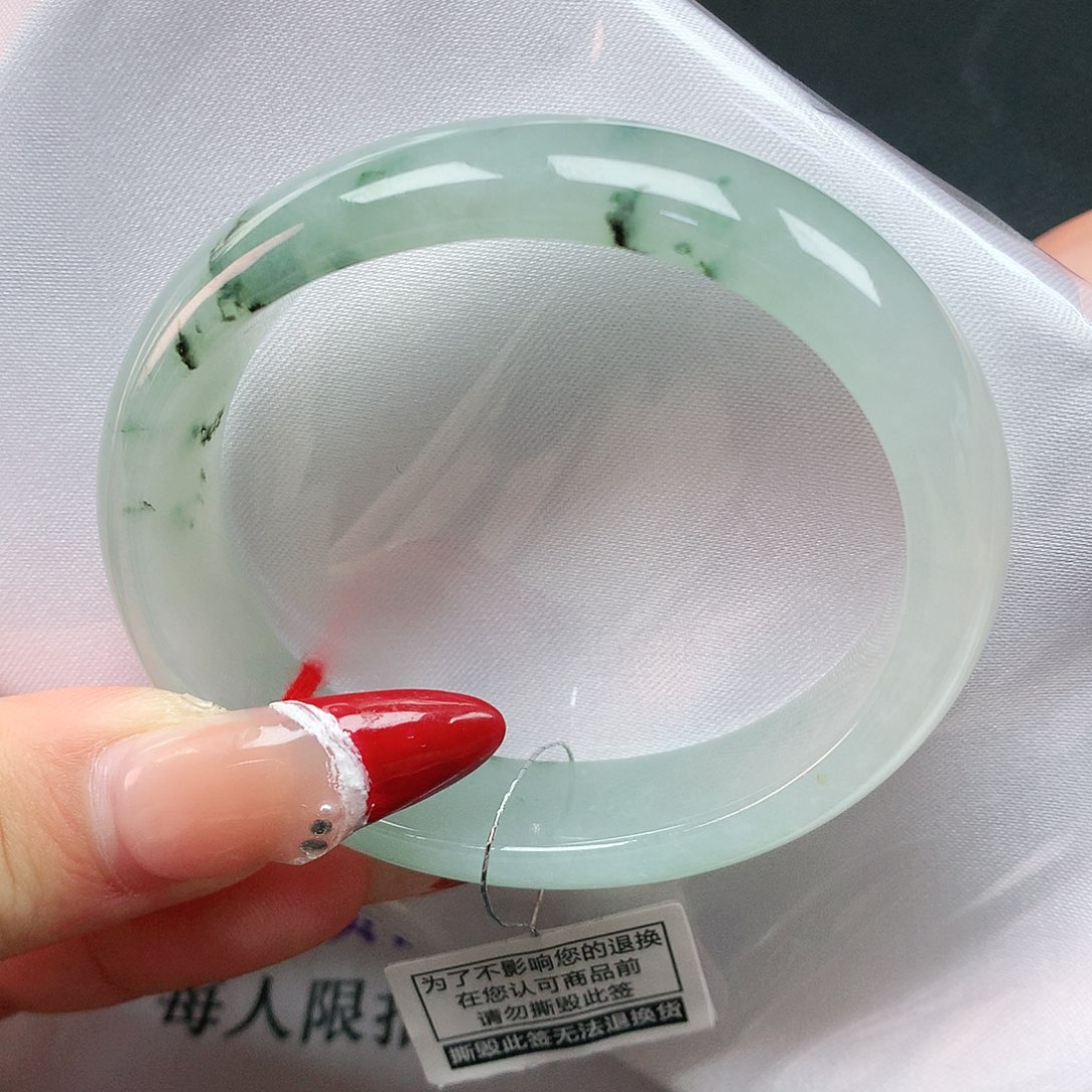翡翠手镯未镶嵌54贵