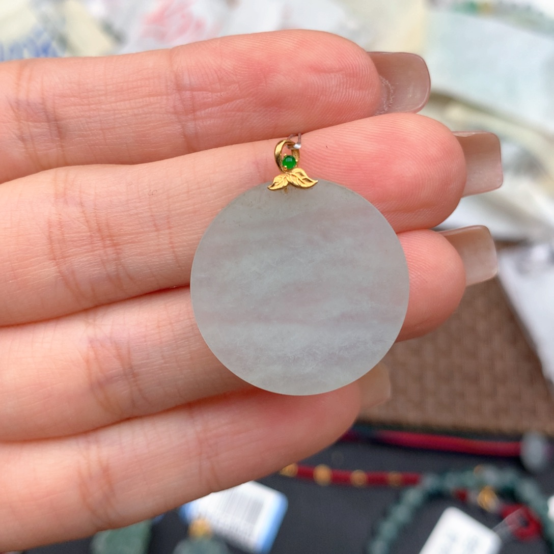 18K金镶嵌挂件翡翠