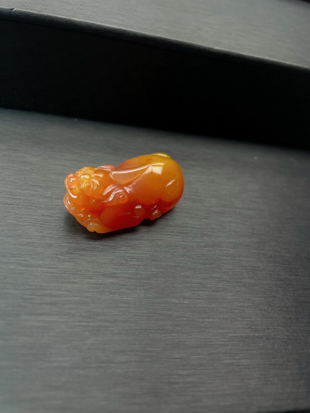 龙陵黄龙玉草皮料貔貅独特造型精美饰品