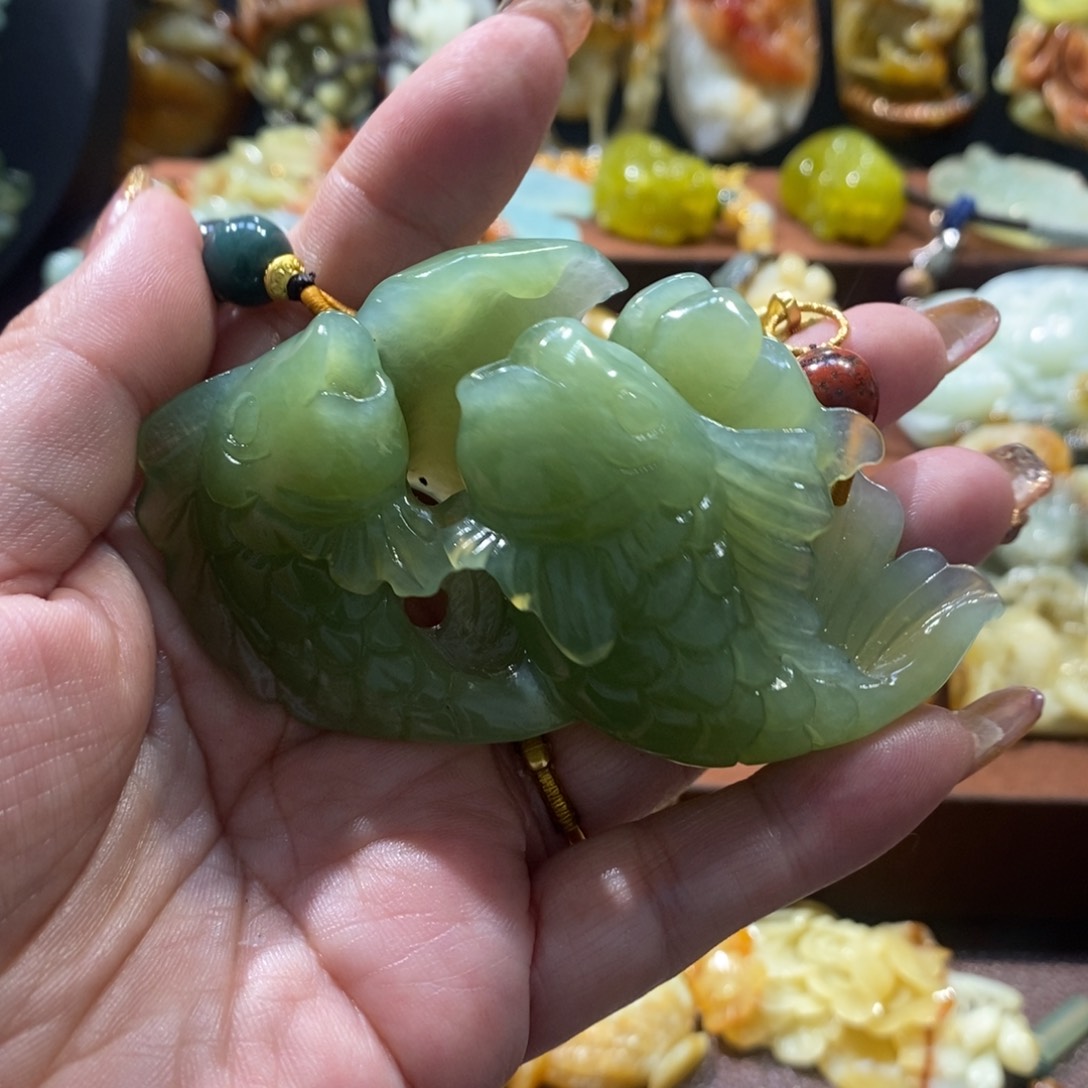 蛇纹石玉颈饰未镶嵌