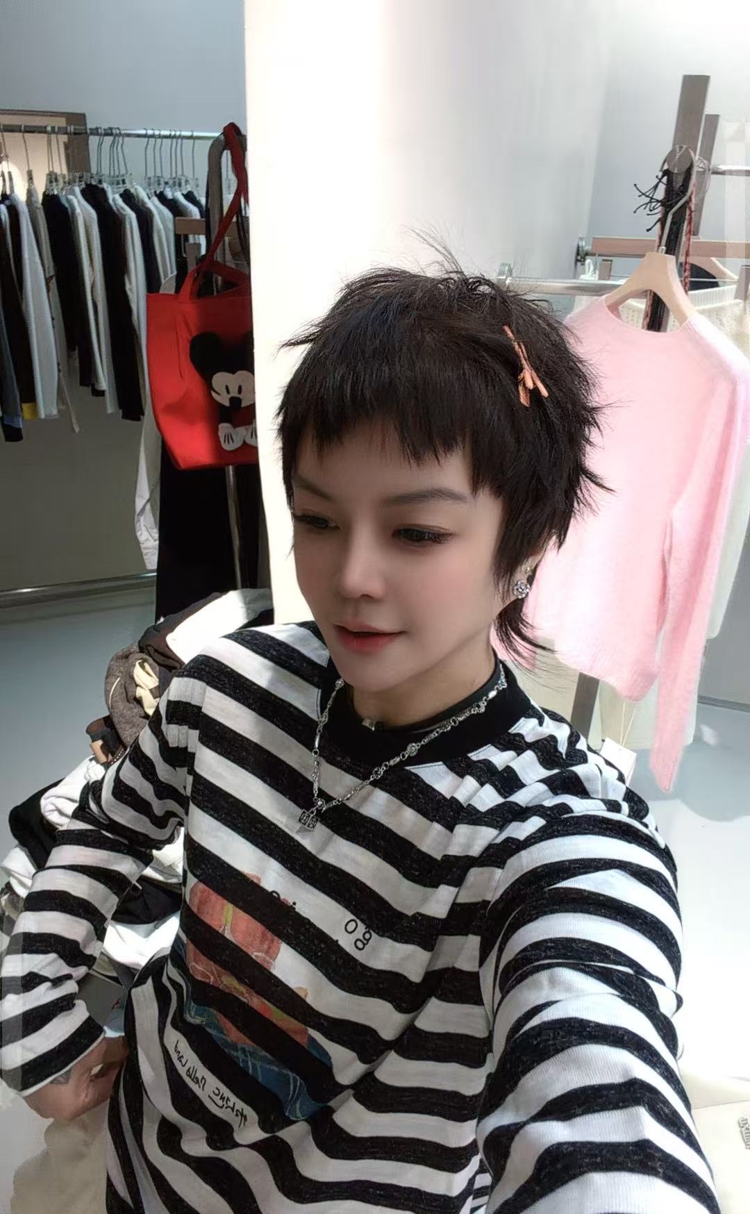 【济州岛】潮流感条纹英文印花油画T恤