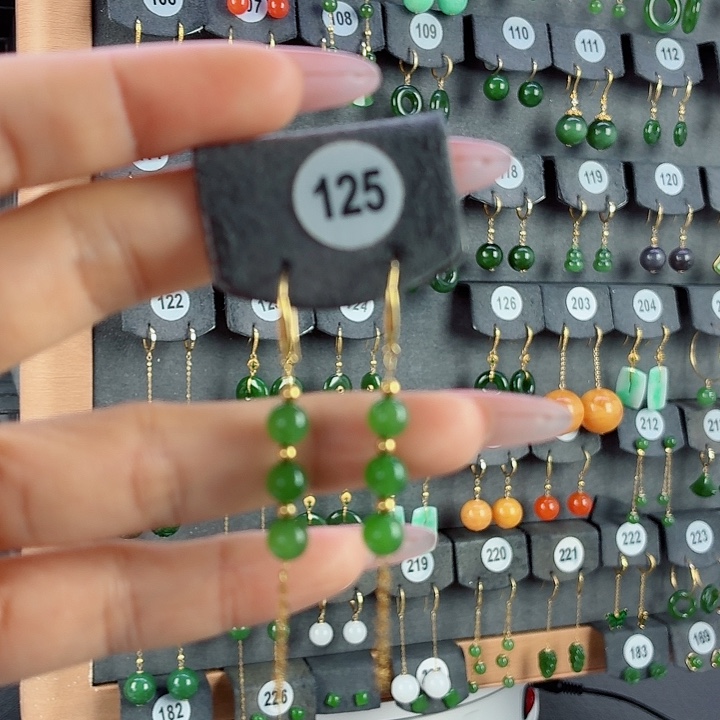 和田玉18K金镶嵌耳饰