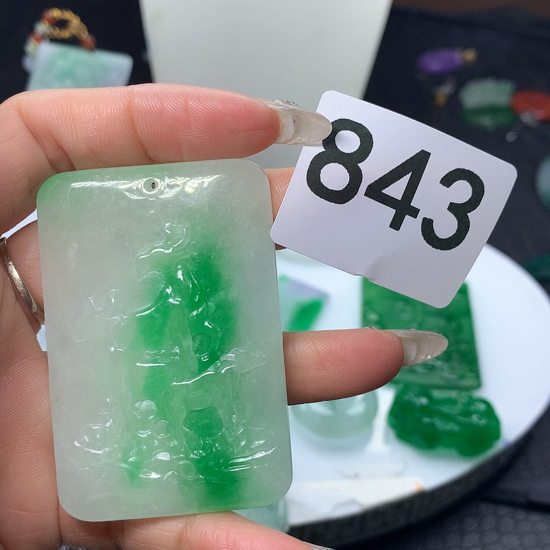 翡翠吊坠(赠链)未镶嵌