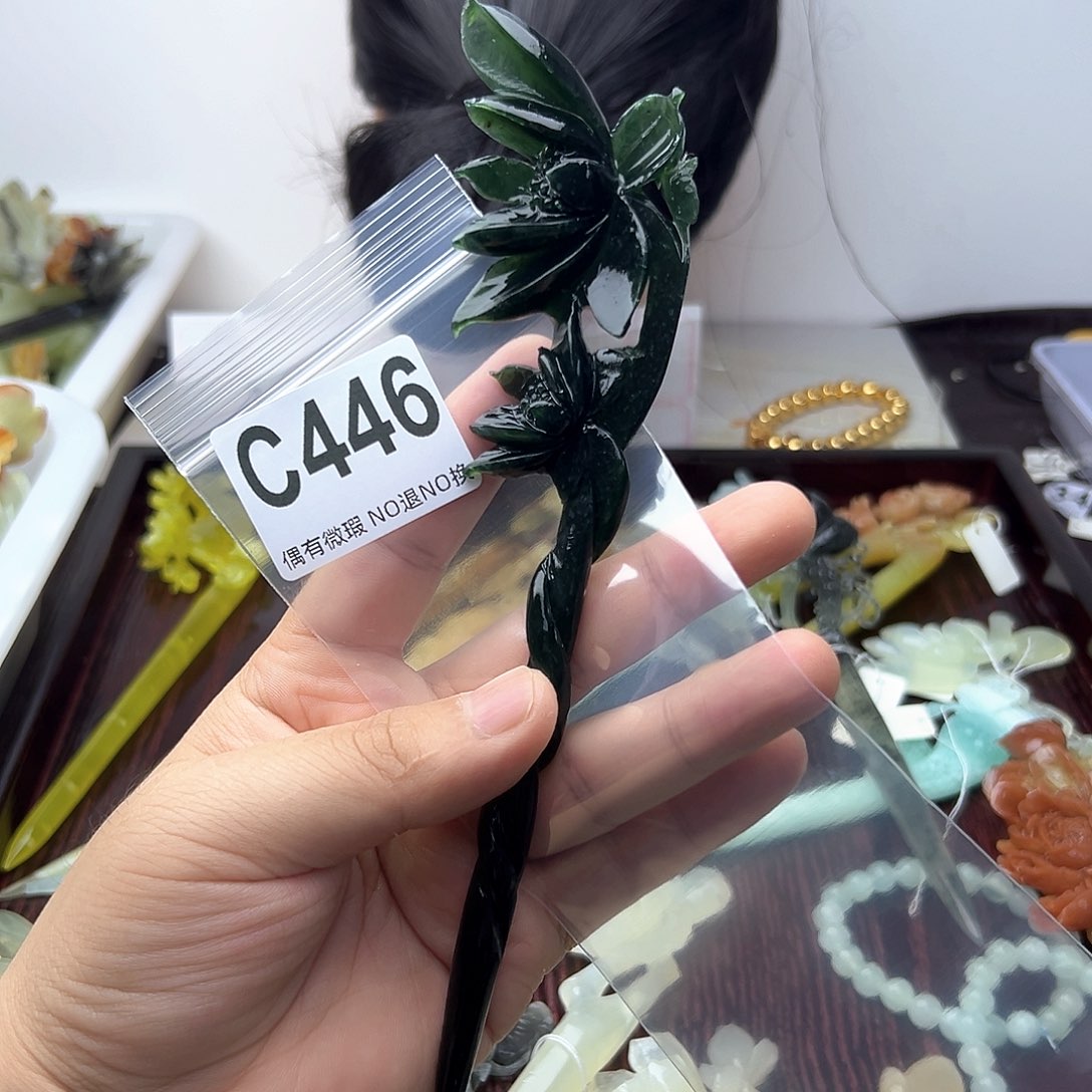 蛇纹石玉合金颈饰美*