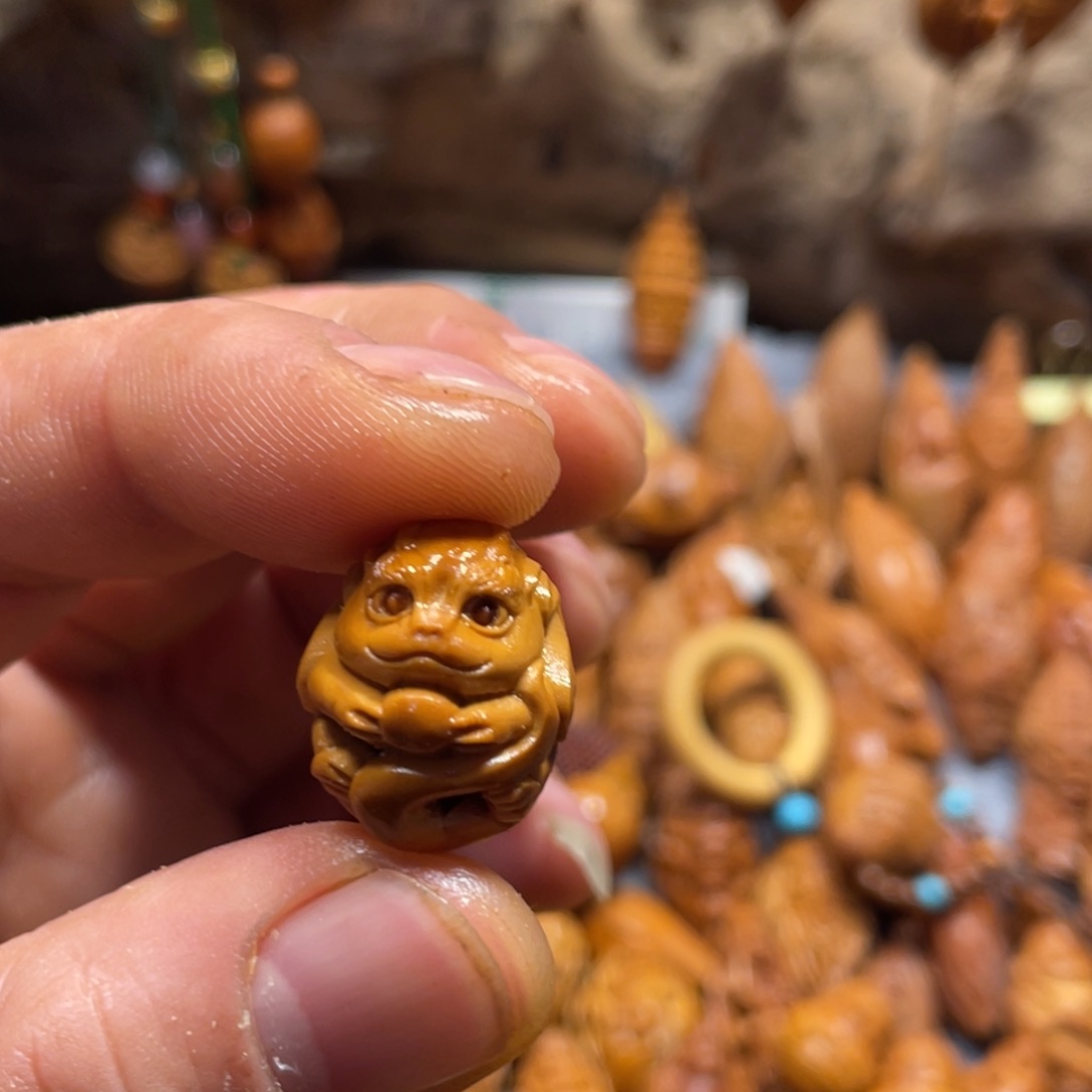 橄榄核吊坠镂空龙宝380