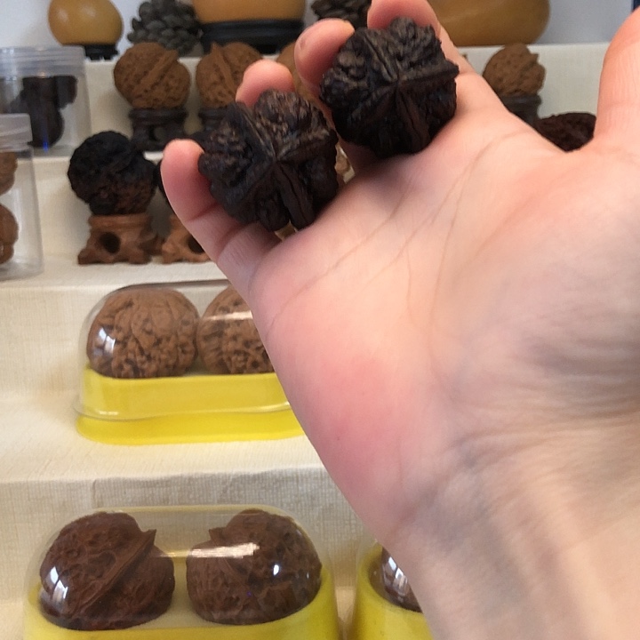 白***眉桃核吊坠云南铁核桃