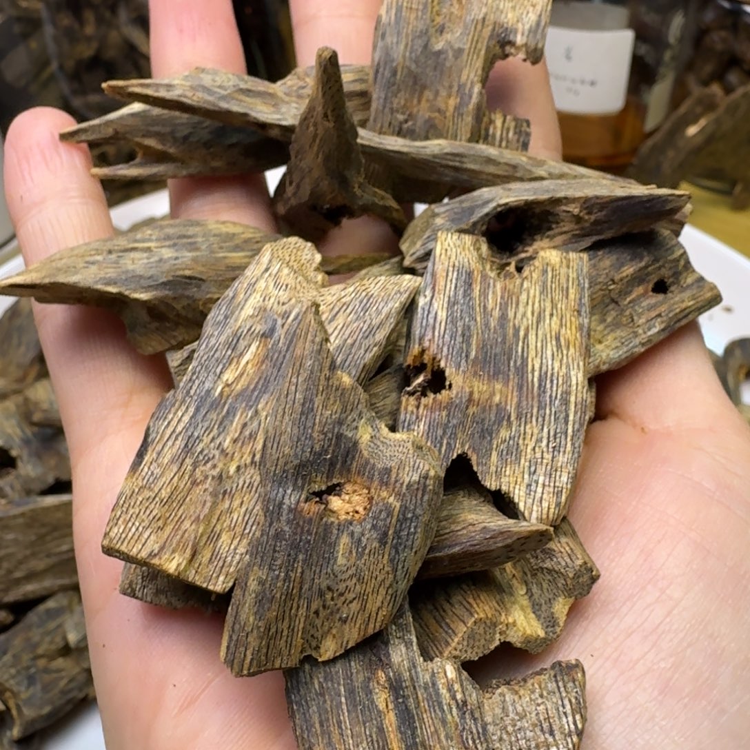 沉香沉香碎屑红骨凹身高油块料50g