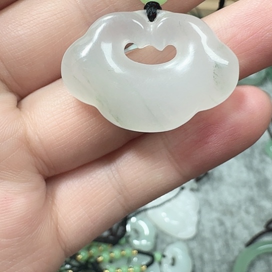 石英质玉未镶嵌颈饰