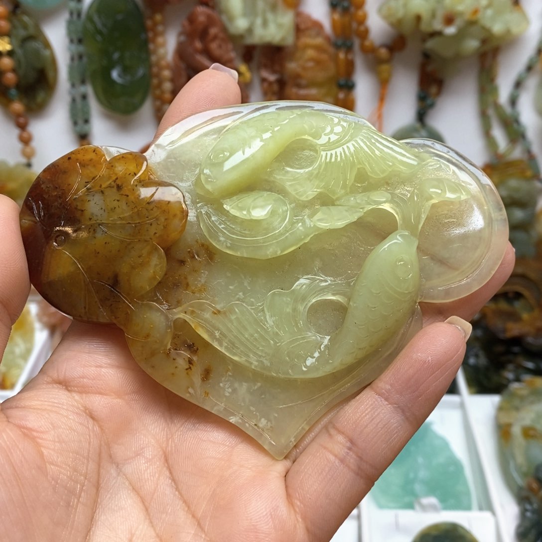 蛇纹石玉未镶嵌颈饰
