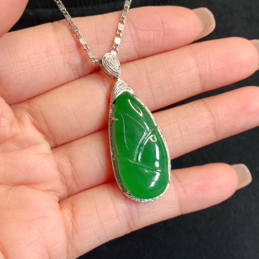 【闪购商品】颈饰18K金镶嵌翡翠玉米