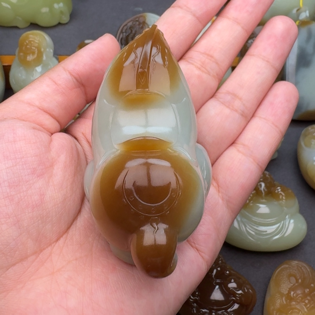 馮***起和田玉未镶嵌颈饰