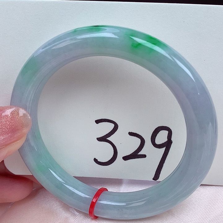 翡翠手镯未镶嵌翡翠