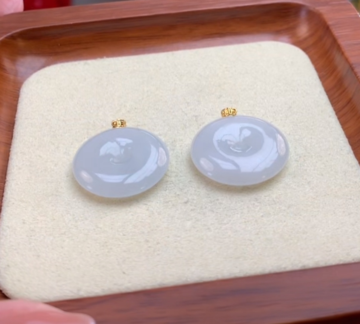 天然A货翡翠吊坠（多样性发其一）