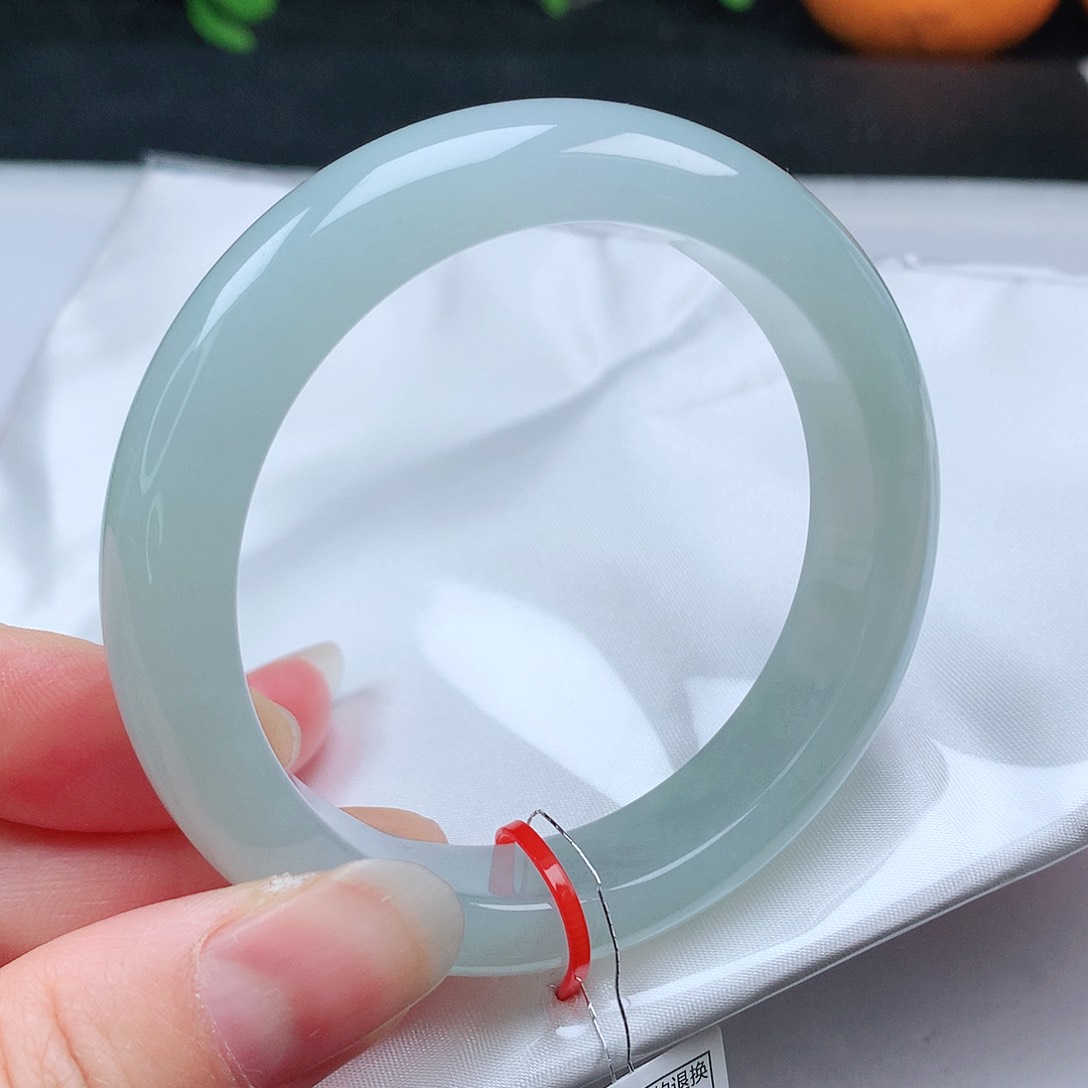 翡翠手镯未镶嵌56圈