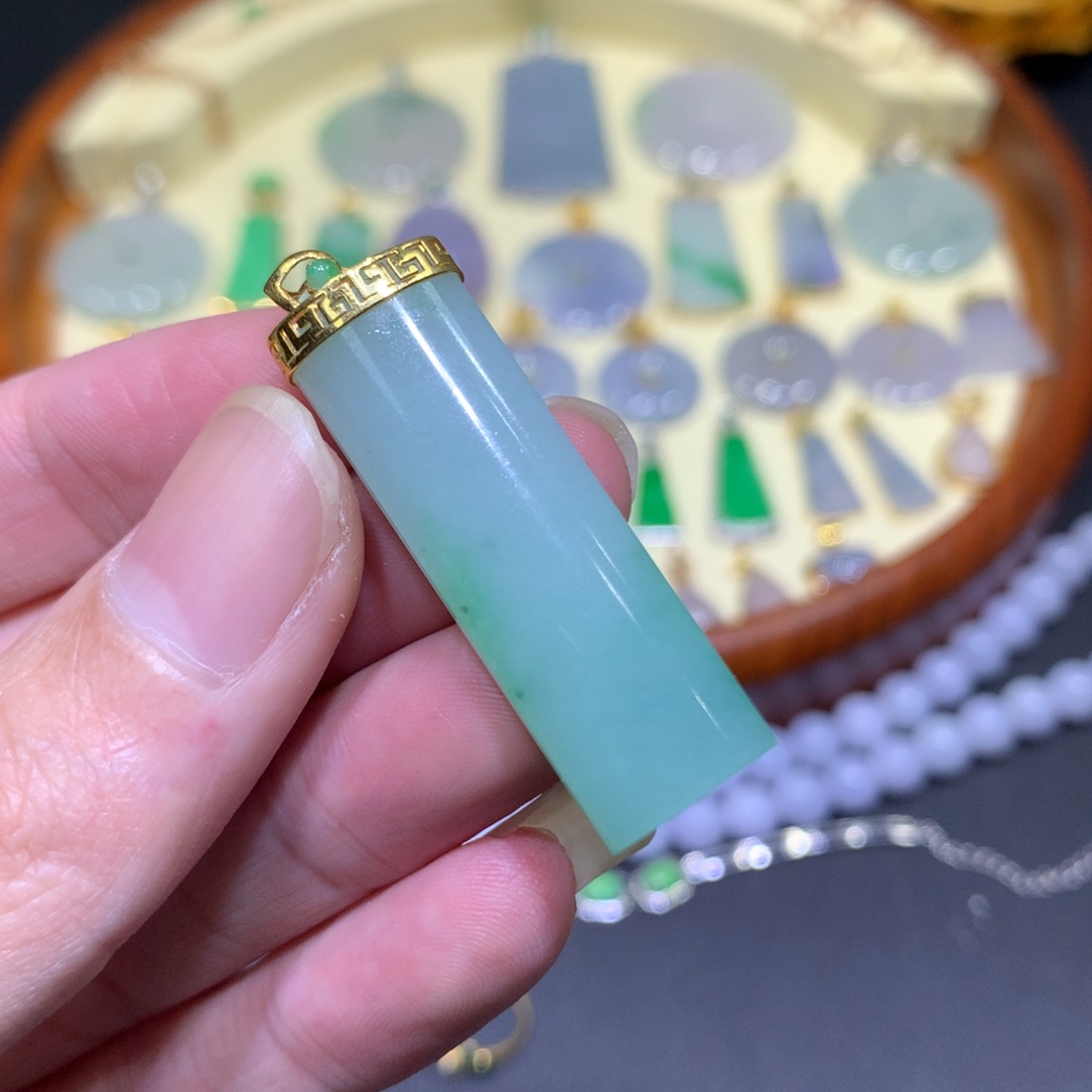 翡翠吊坠(不含链)18K金镶嵌