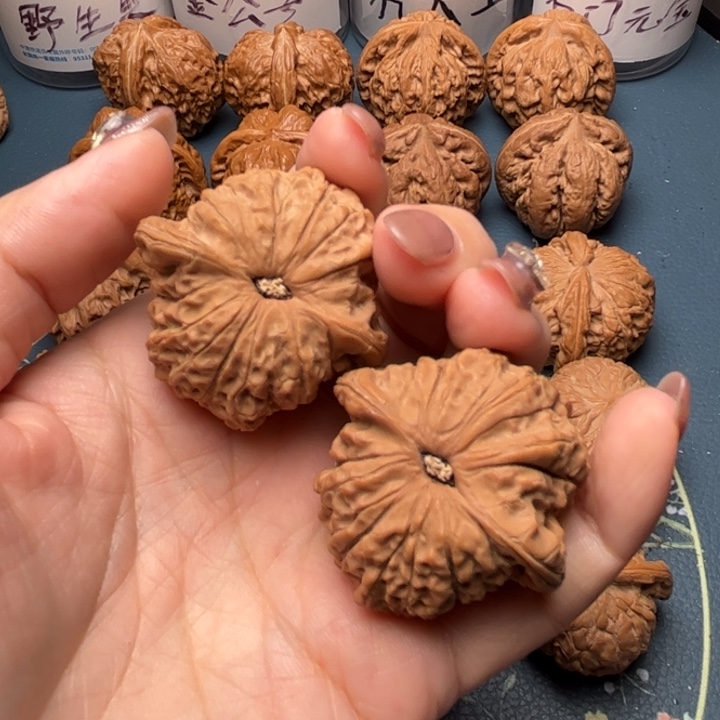 文玩核桃把件怪*41平谷血麒麟