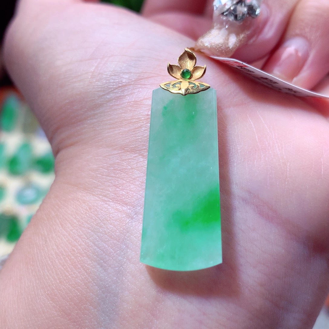 翡翠吊坠(不含链)18K金镶嵌