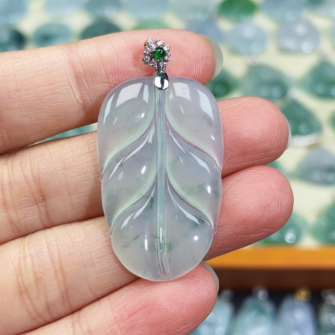 翡翠颈饰18K金镶嵌吊坠