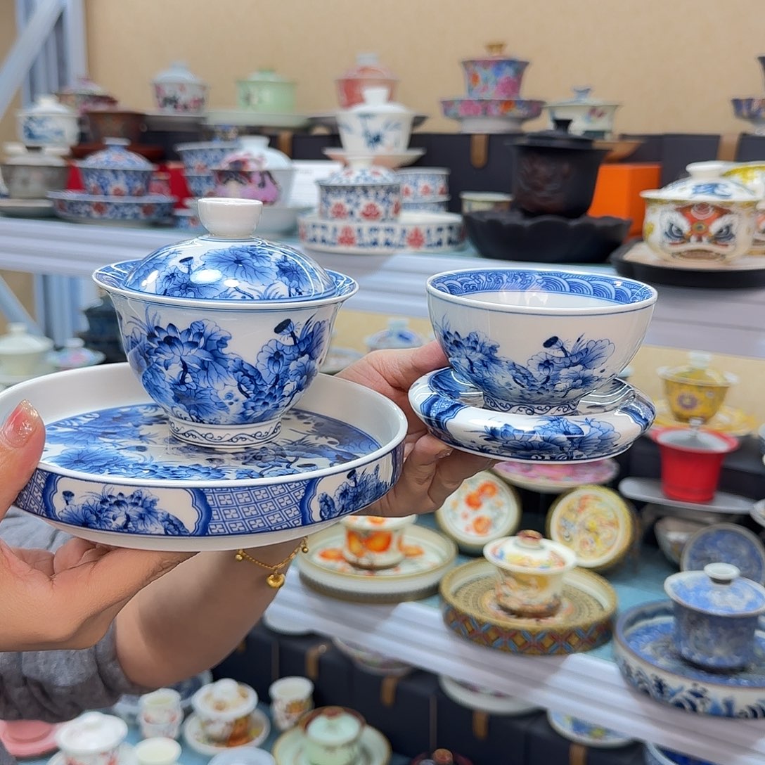 我们都是在这里关注起来