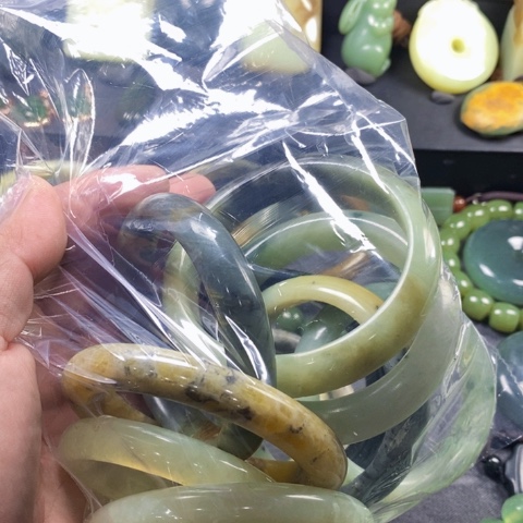 未镶嵌蛇纹石玉手链