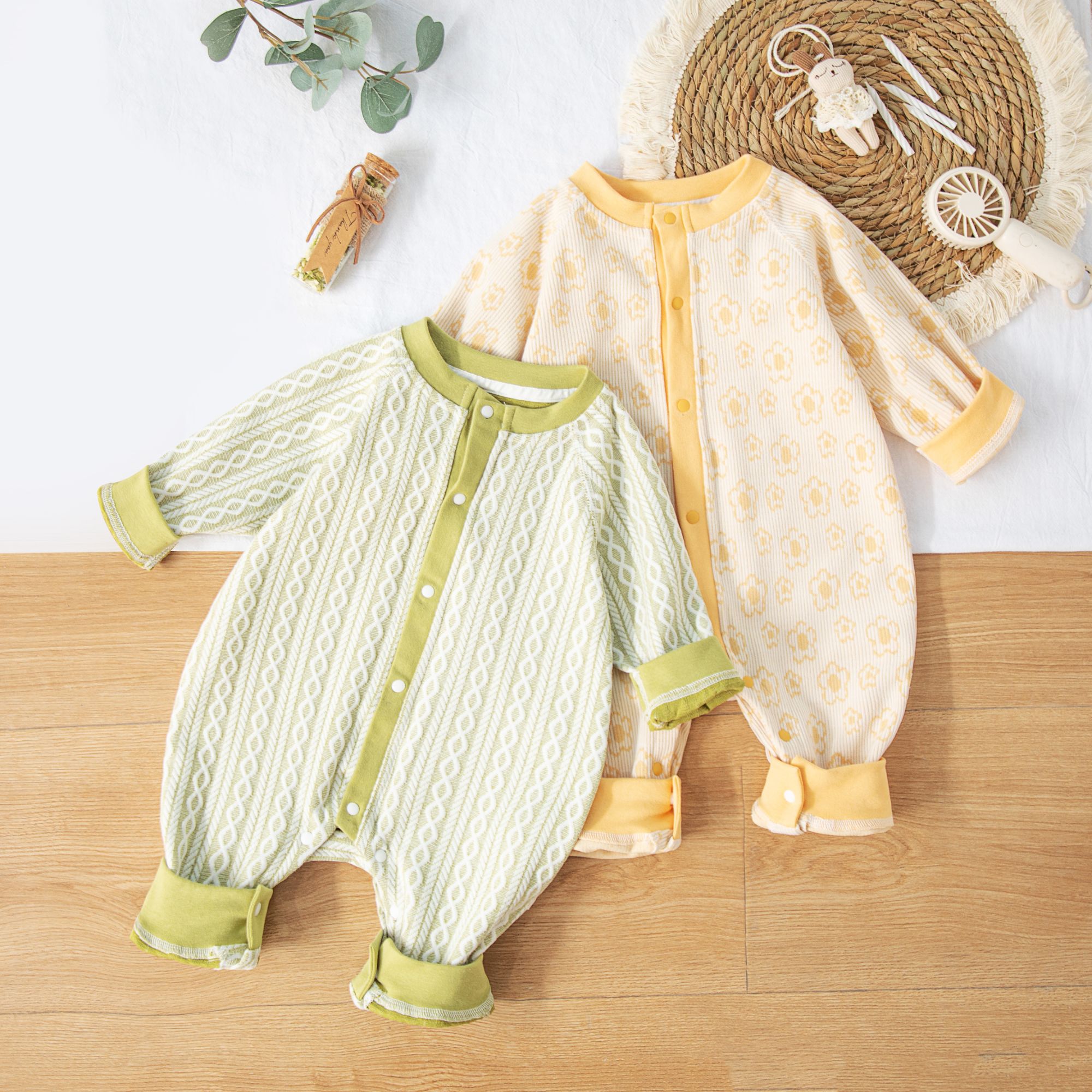 2025春款新款婴幼针织连体衣外套无骨哈衣超可爱宝宝初秋婴儿衣服