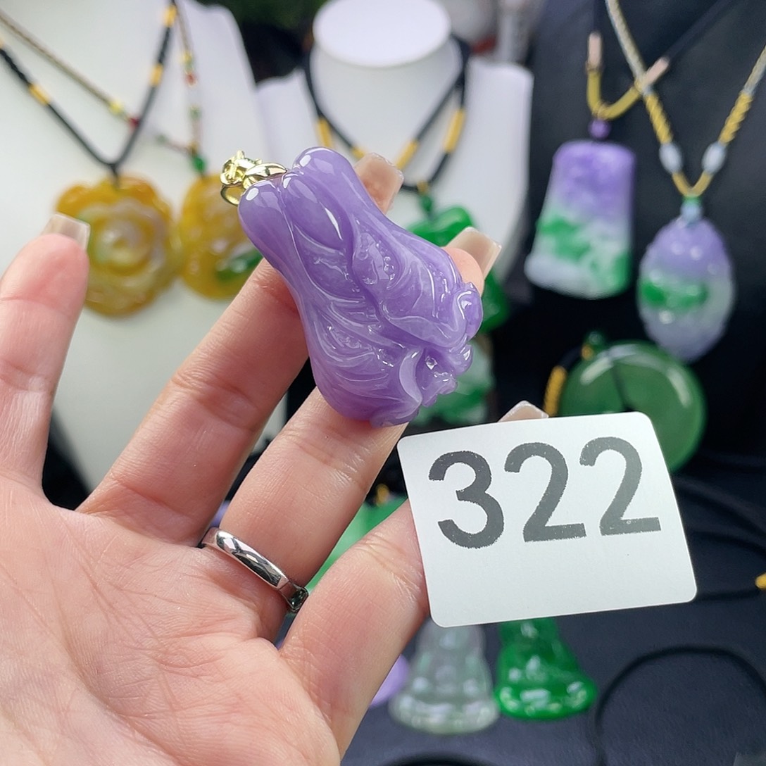 翡翠未镶嵌吊坠(赠链)