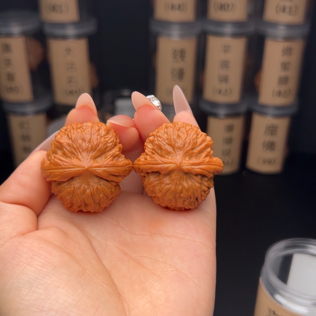 钰***扬文玩核桃吊坠莲花
