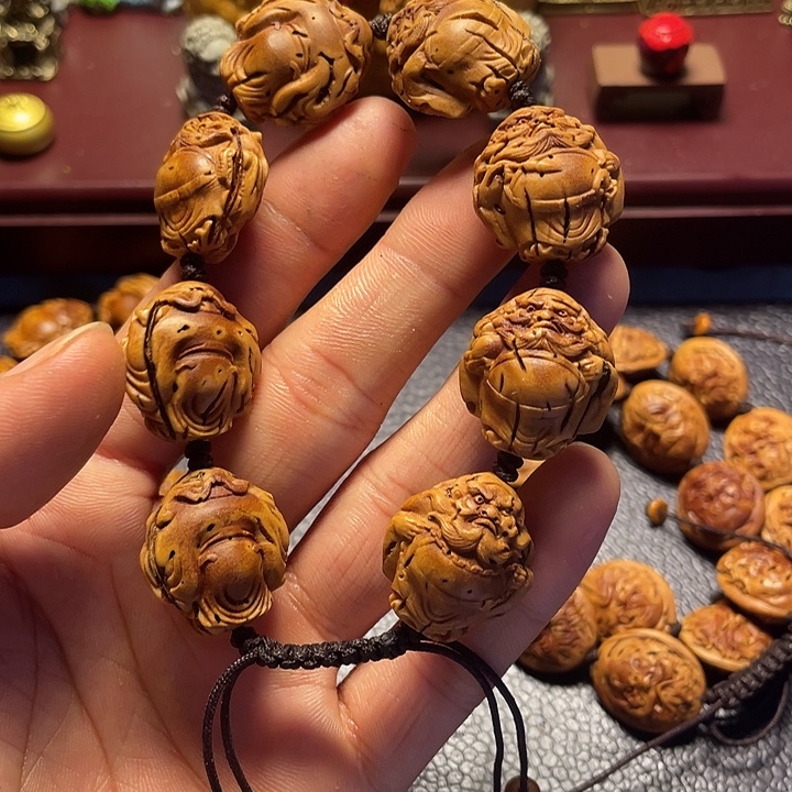 道***猫大桃核雕刻瑕疵钟馗