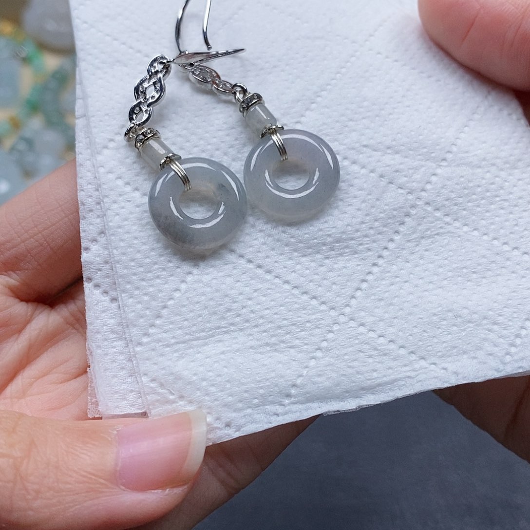 翡翠颈饰未镶嵌哇