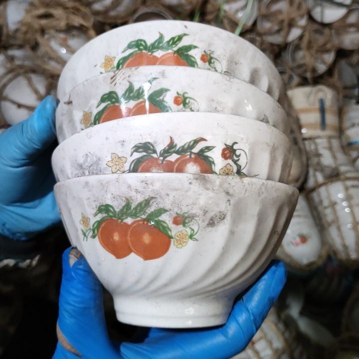 摆件。陶瓷盘子碗啥都有