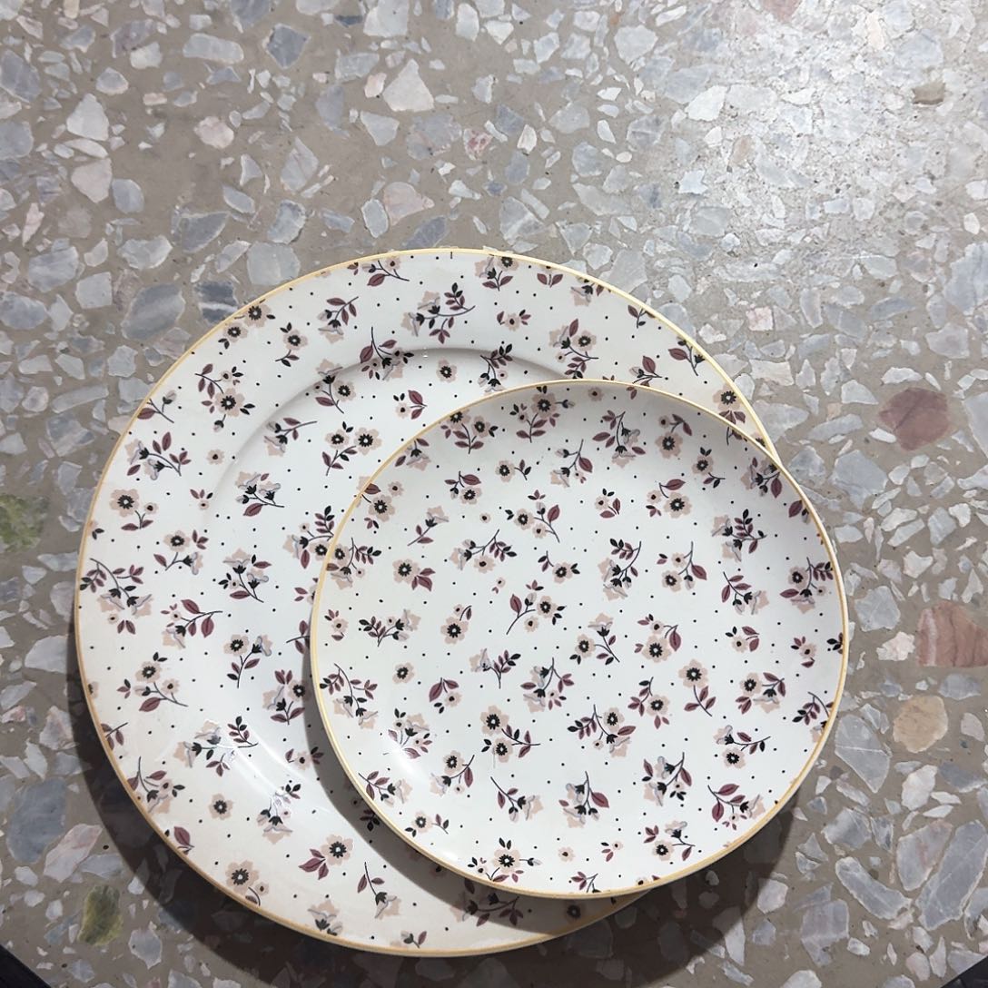 瓷泰**岳微瑕疵一大一小