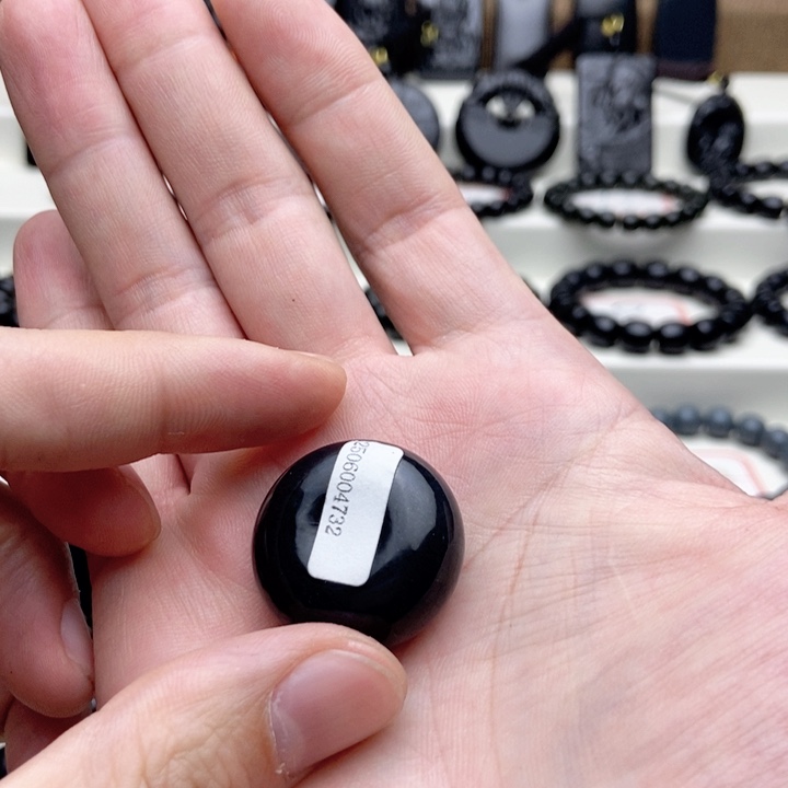 未镶嵌手链和田玉（墨玉）平安扣