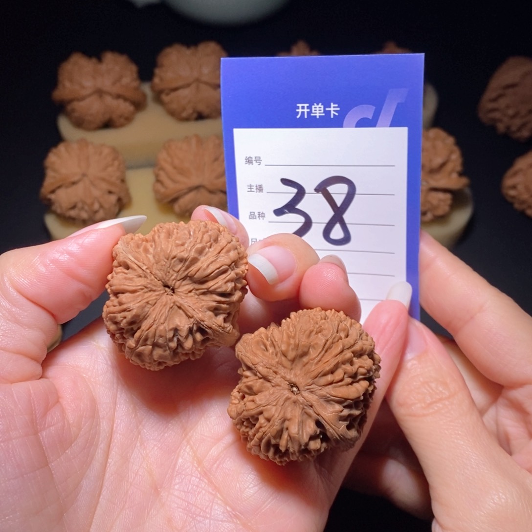 文玩核桃把件大蒜头38左右 偏远地区不包邮