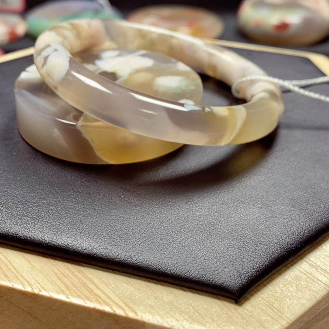 玛瑙/玉髓手镯未镶嵌H**?