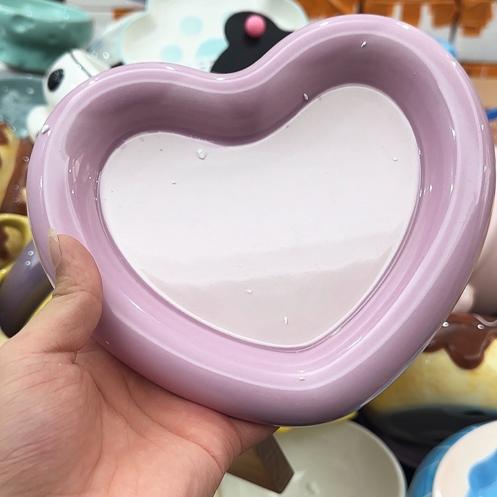 陶瓷爱心盘8寸微瑕