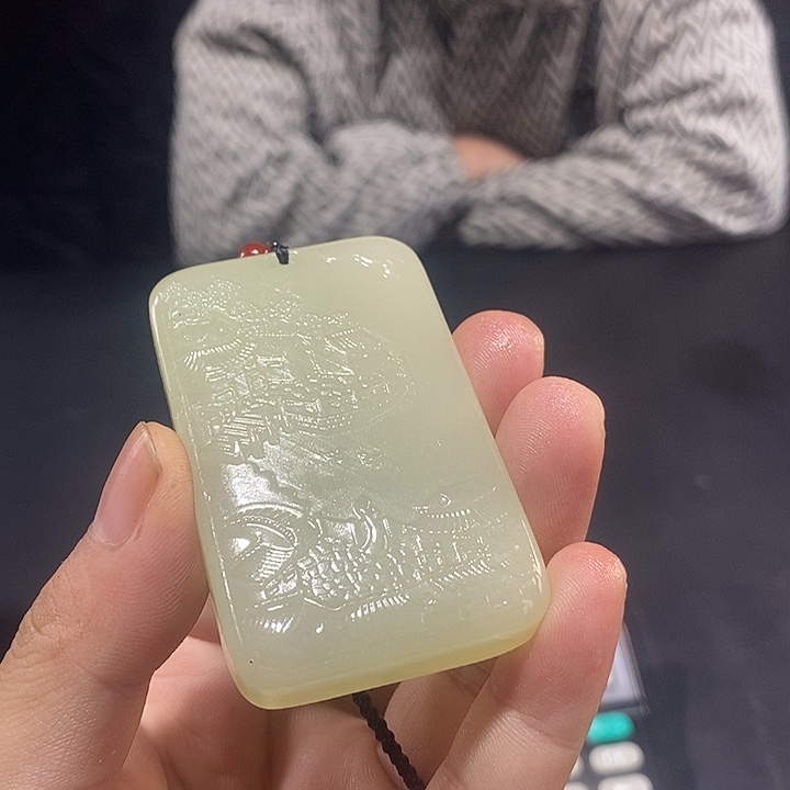 翡翠颈饰未镶嵌价格也