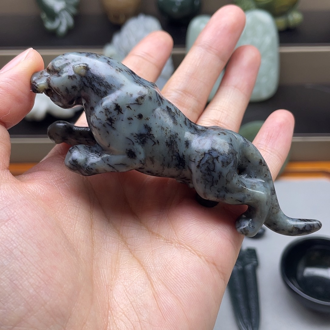 维***瑞和田玉未镶嵌颈饰