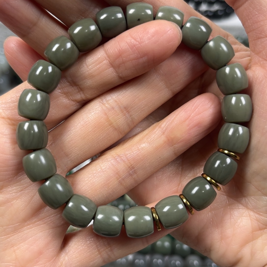 和田玉手链未镶嵌卡10直切