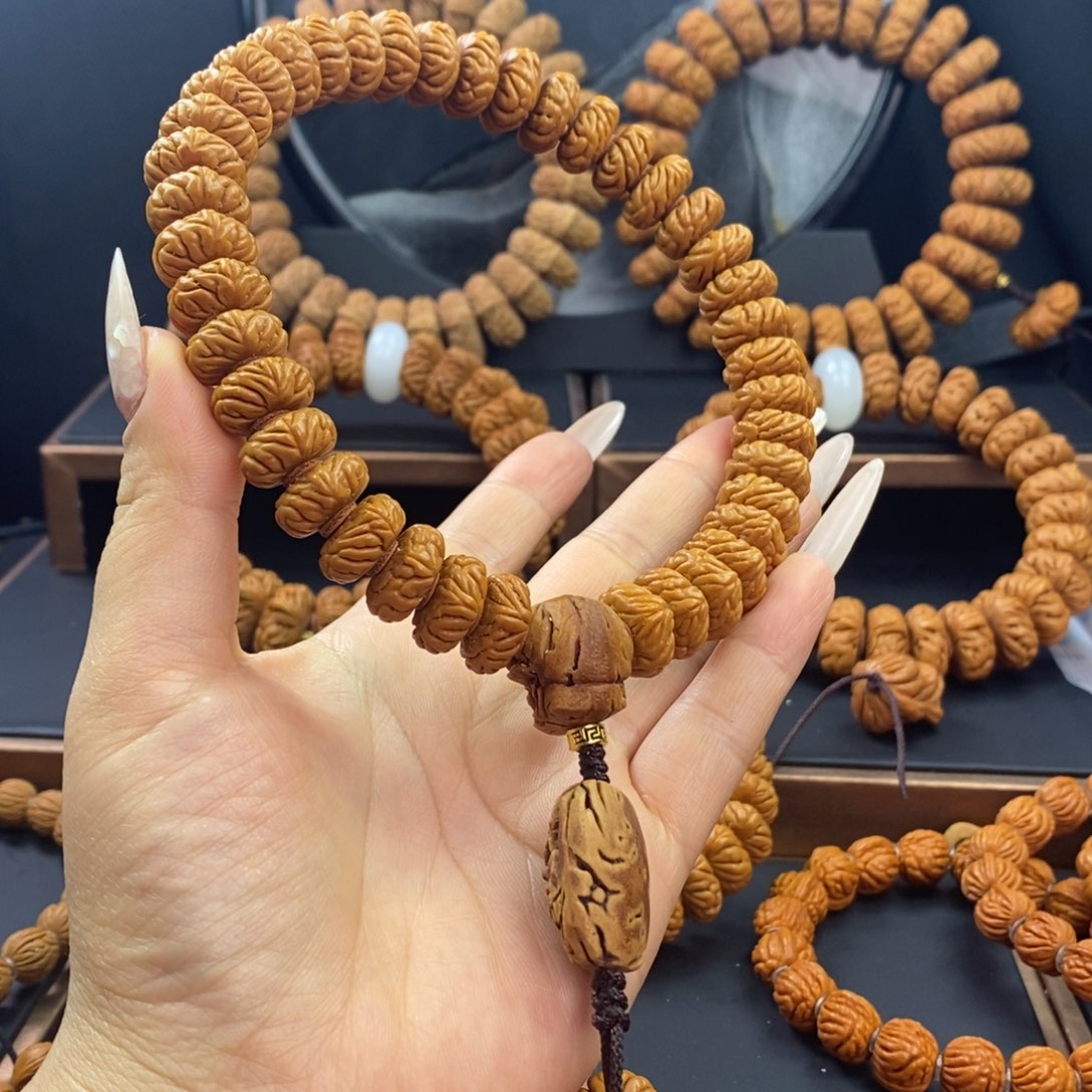 桃核手串巩****）龙纹桃核祥云