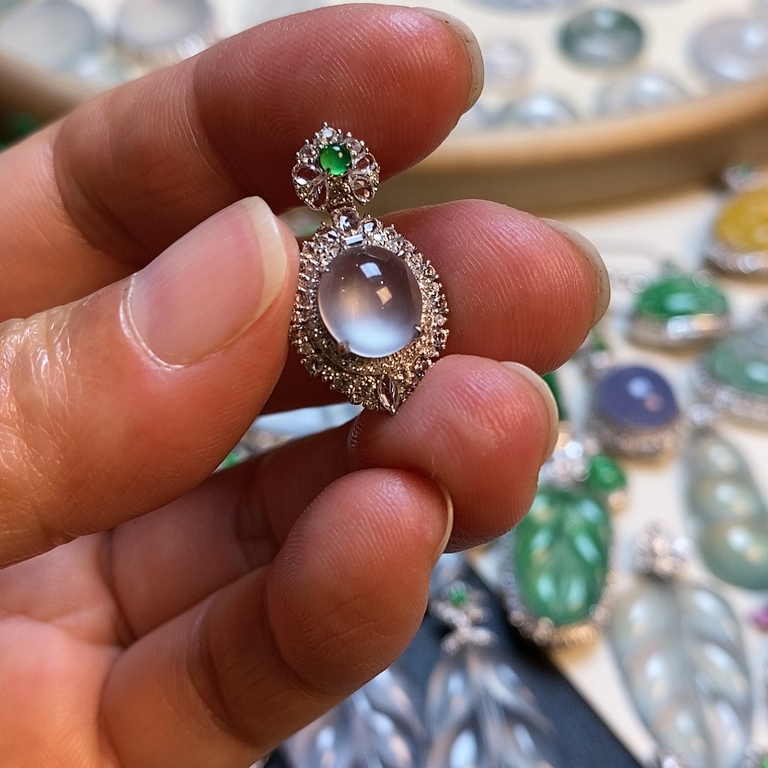 翡翠颈饰18K金镶嵌蛋面