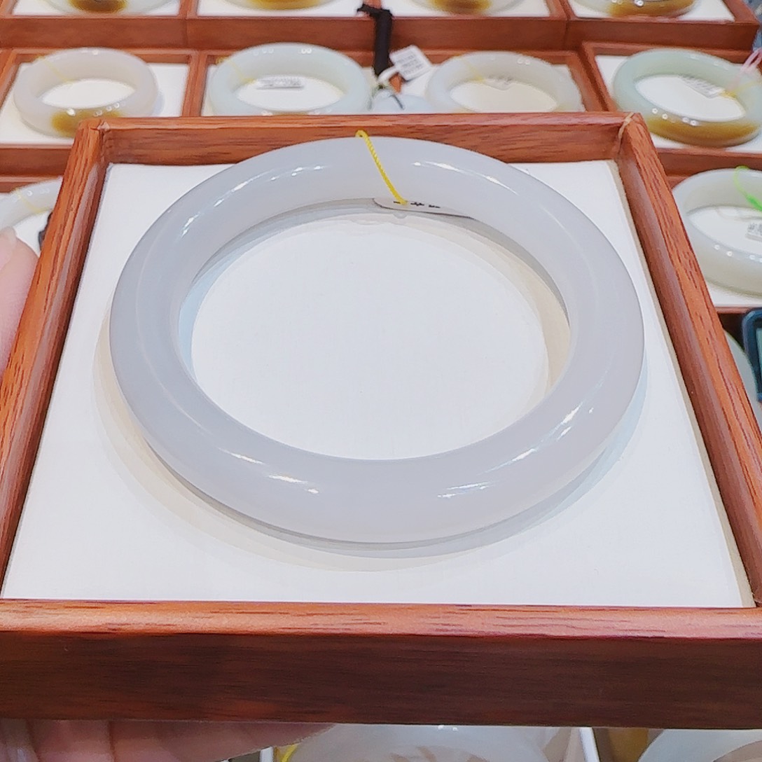 和田玉手镯未镶嵌冰紫56