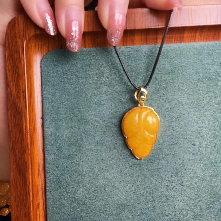 蜜蜡银S925镶嵌颈饰吊坠