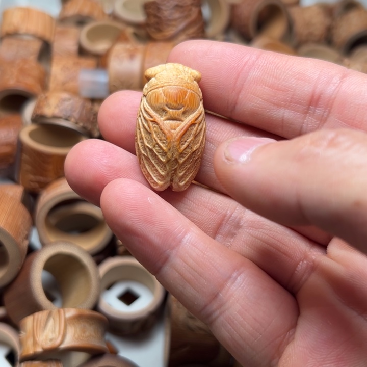 实心竹雕刻手把件