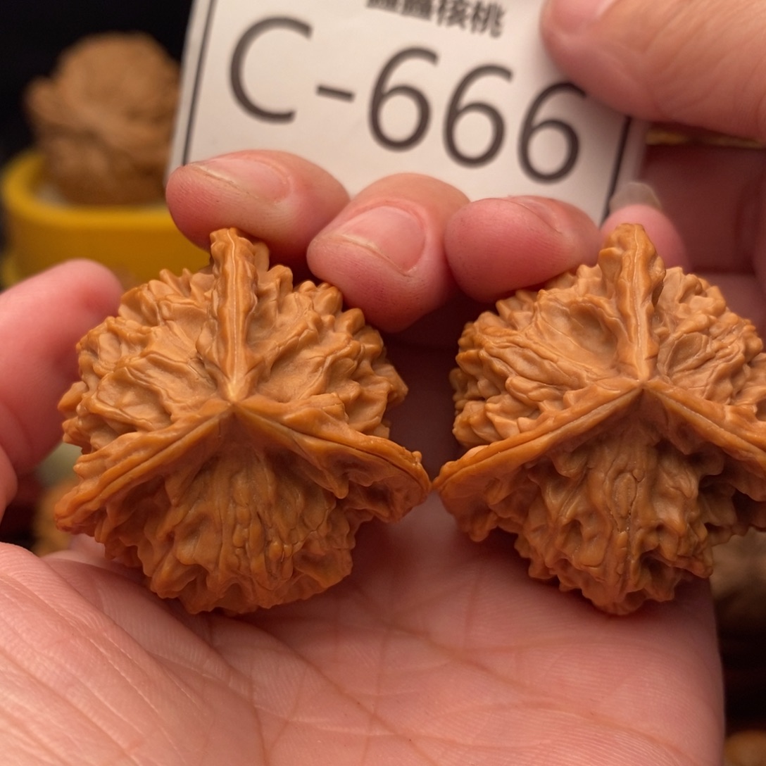 文玩核桃把件正奔38