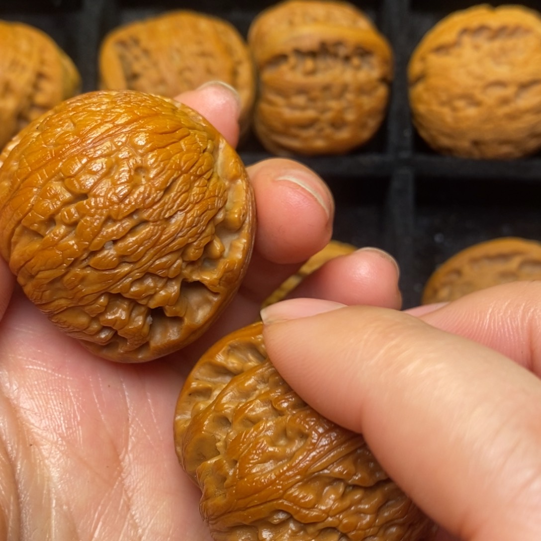 文玩核桃把件秦岭山脉的东